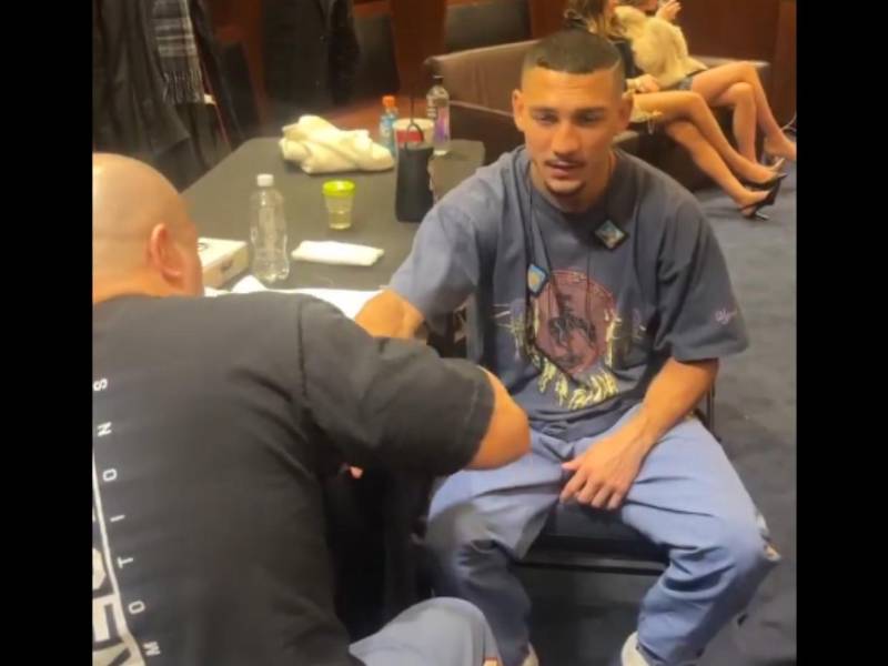 Teófimo López alista sus detalles para el inicio de la pelea contra Shakur.