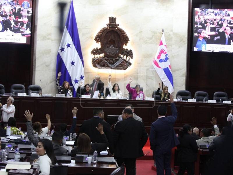 La sesión también sirvió de plataforma para proyectos de ley importantes, como la iniciativa para erradicar y sancionar la violencia política contra las mujeres en Honduras.