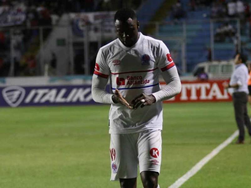 Yustin Arboleda le caería un duro castigo luego de faltar el respeto a los árbitros.