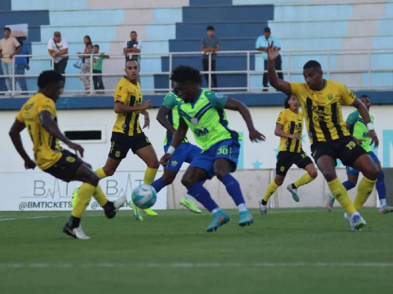 Imágenes del desarrollo del partido.