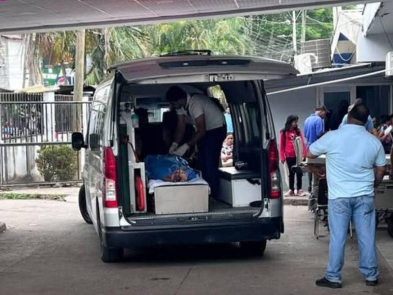 La madre de la menor fue trasladada con heridas de gravedad al Hospital Mario Catarino Rivas.