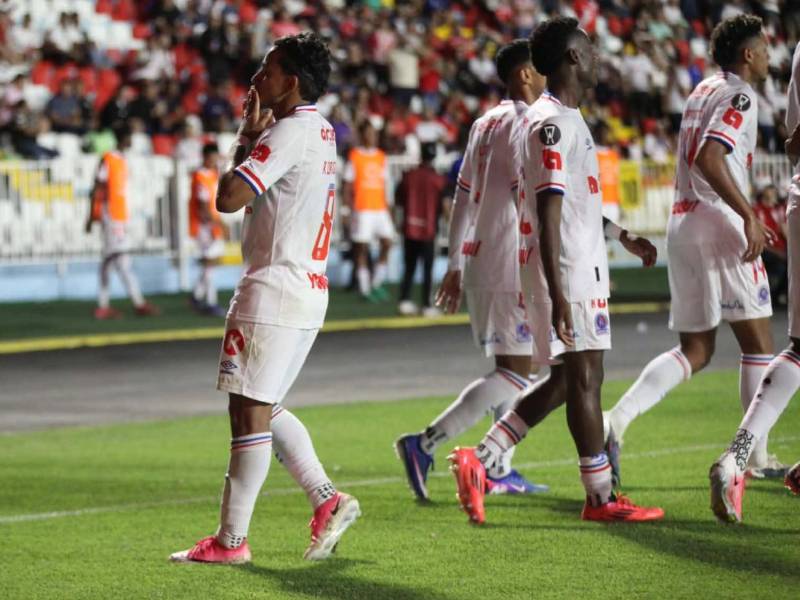 Ahora el Olimpia le ha tocado cambiar de día su partido de debut.