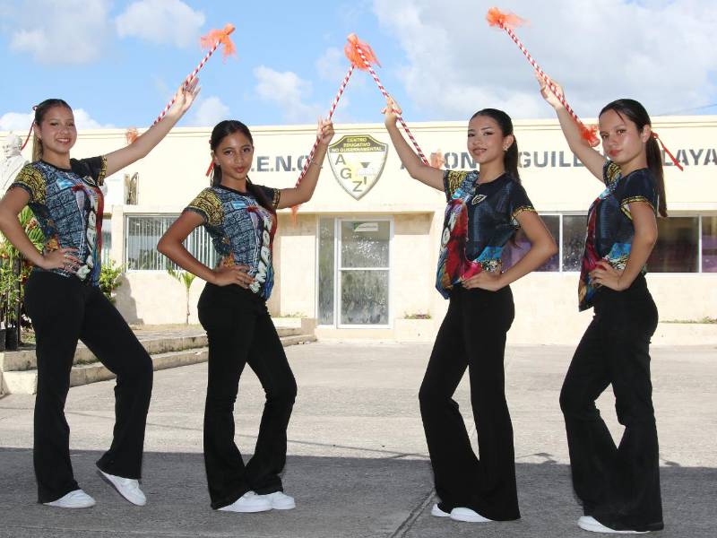 Con una variedad de pasos y coreografías, las palillonas del Instituto Alfonso Guillén Zelaya afinan su presentación para engalanar las calles de Tegucigalpa durante los desfiles del próximo 15 de septiembre.