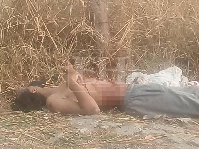 El cuerpo presenta varias heridas de arma de fuego.