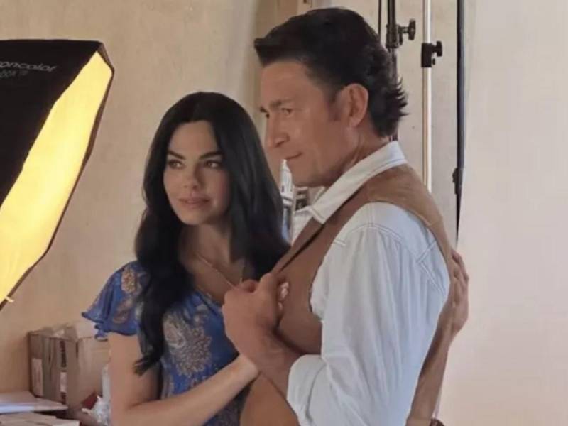 La trama gira en torno a Leonel (Colunga), un hombre atrapado en un matrimonio con Julia (Legarreta) que encuentra en Alba (Livia Brito) la promesa de una vida distinta.