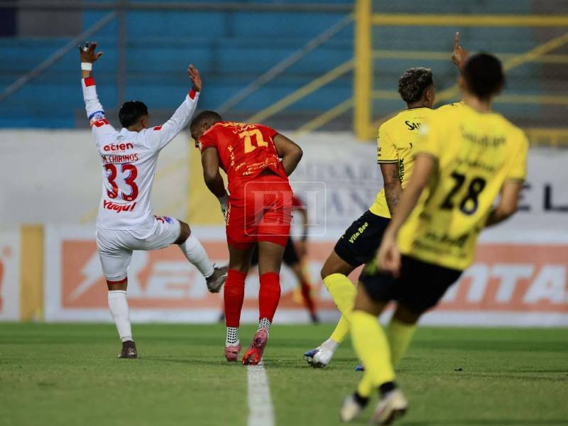 Imágenes del desarrollo del partido.