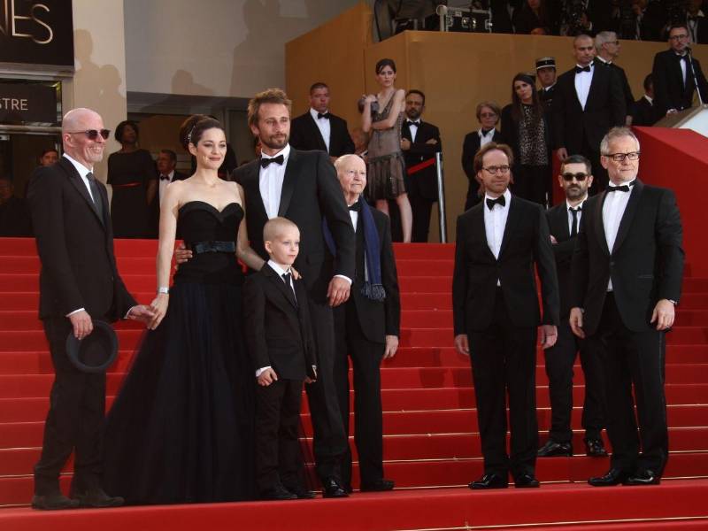 Matthias Schoenaerts, Jacques Audiard, Marion Cotillard asisten al estreno De Rouille et D'os durante el 65º Festival de Cannes en el Palais el 17 de mayo de 2012 en Cannes, Francia.