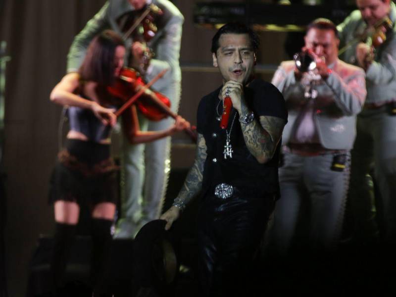 Cerca de cuarenta canciones resonaron en el Estadio Chochi Sosa.