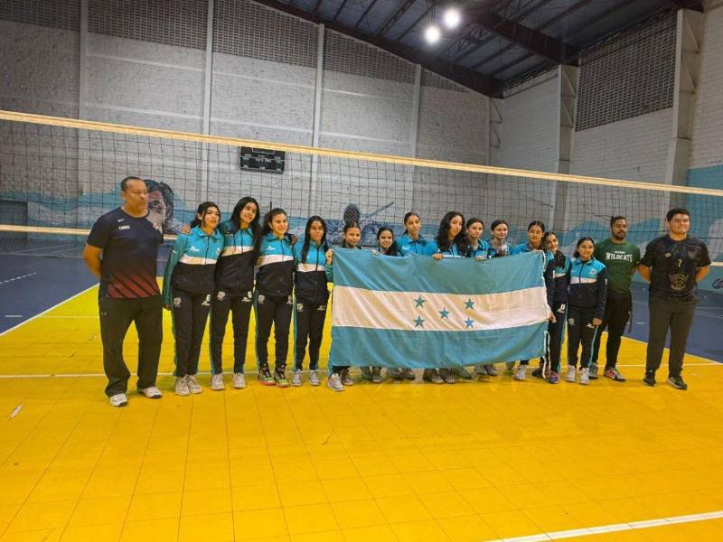La Selección Nacional Femenina Sub-15 de Voleibol que representará a Honduras en la Copa Centroamericana en Managua, Nicaragua.
