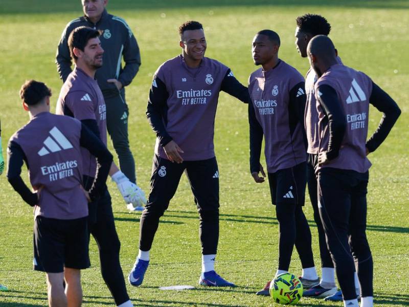 El Real Madrid se disputa la cima de LaLiga con Barcelona y boleto a siguiente ronda de Champions.