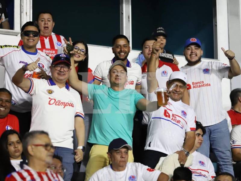 La afición del Olimpia no falló y ha llenado el Nacional; quieren la copa 40.
