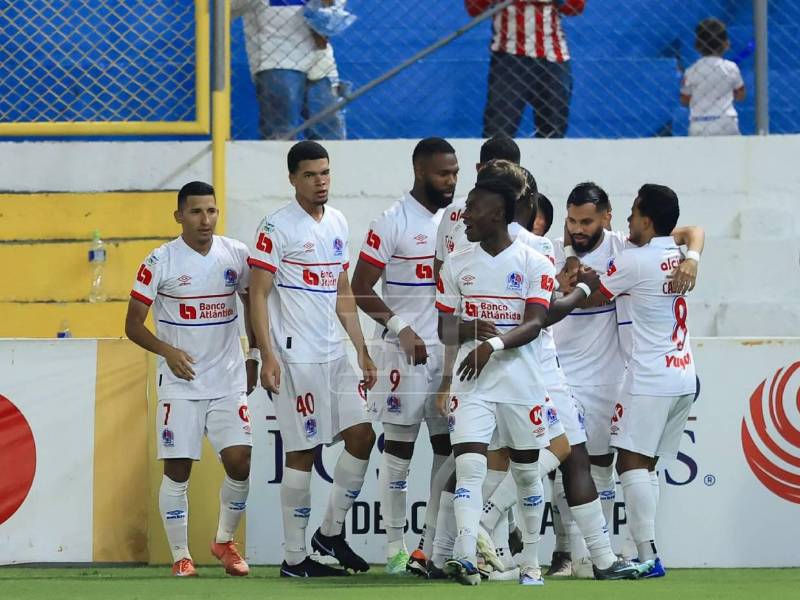 El conjunto merengue enfrentará este martes a Real España en Tegucigalpa en un duelo clave.
