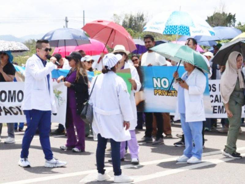 “Hasta la fecha, únicamente 31 colegas han recibido un reconocimiento parcial sobre la necesidad de continuar prestando sus servicios”, indicó el CMH.