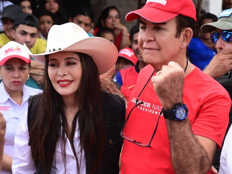 Iroshka Elvir ha sido señalada de negociar con el expresidente Manuel Zelaya.