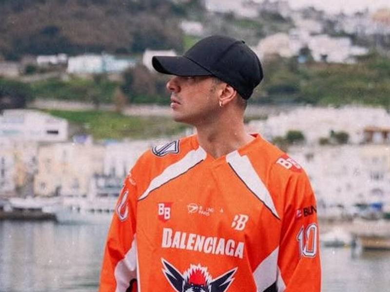 El cantante RedMoon ha sido comparado por miles de fans con Justin Bieber debido a su sorprendente parecido físico y estilo juvenil.