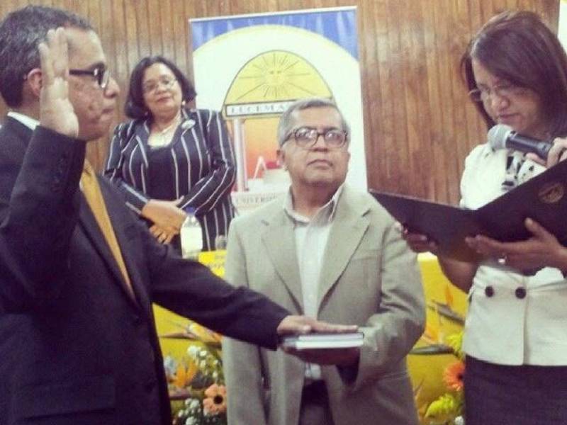 Su amplia trayectoria académica incluye haber sido vicerrector de Relaciones Internacionales de la Universidad Nacional Autónoma de Honduras (UNAH).