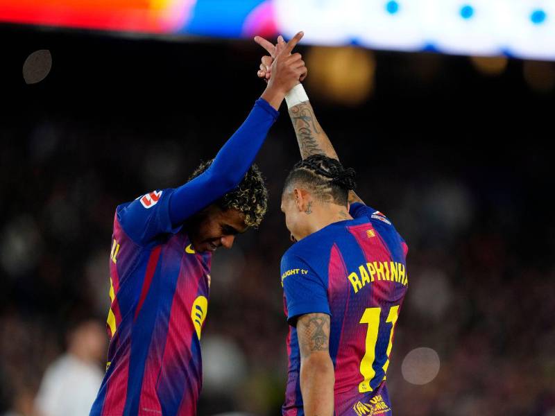 Raphinha anotó los dos goles para darle la victoria al Barcelona.