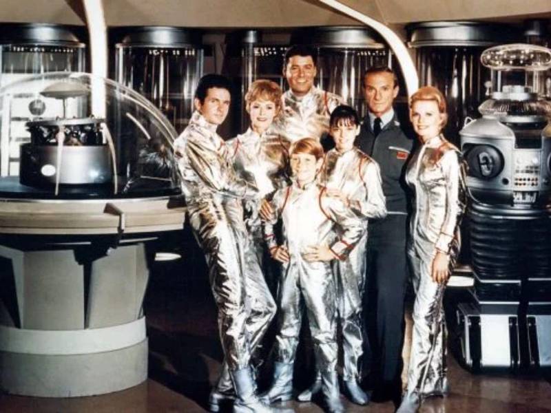 Su interpretación le valió una nominación al premio Emmy, distinción que volvió a alcanzar por su papel en Perdidos en el espacio, serie que marcó a toda una generación.