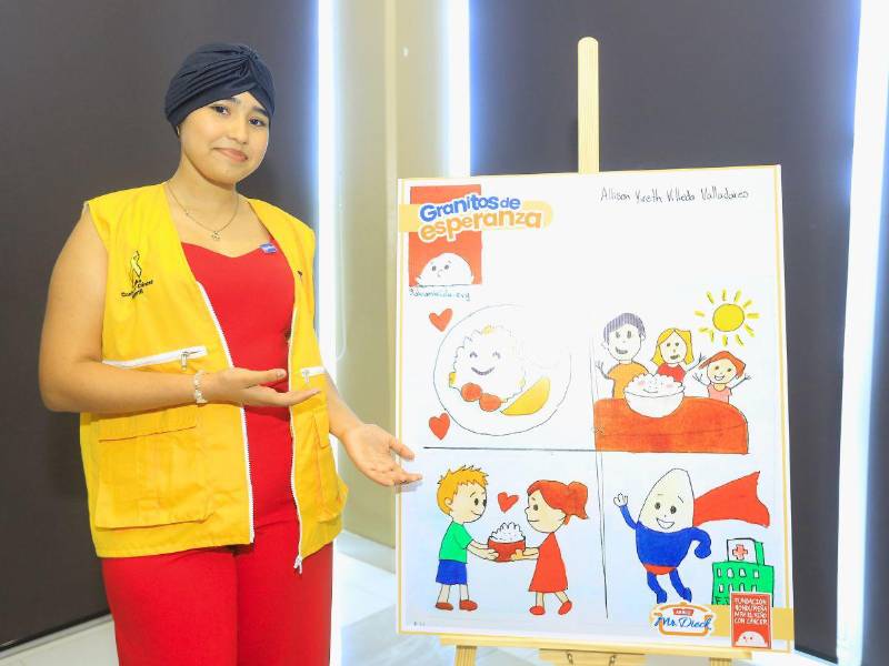 Allison Yireth Villeda, muestra el diseño ganador que simboliza esperanza y resiliencia.