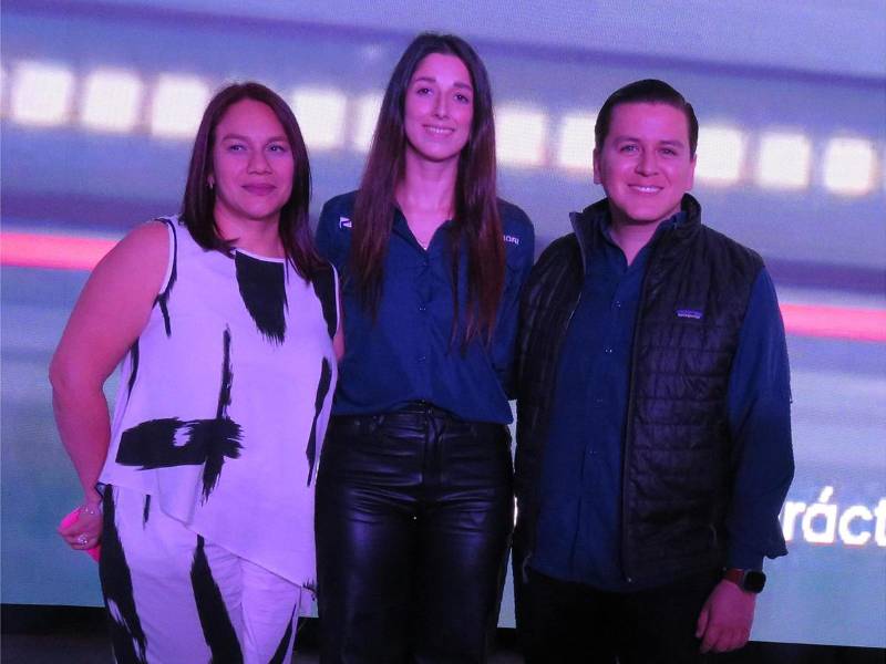 Karlina Gutiérrez, gerente regional de Excel; Francesca García, gerente regional de Hyundai y Rodrigo López, gerente nacional de Ventas de Auto Excel.