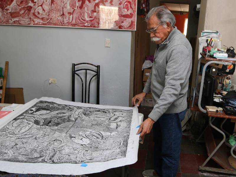 En su obra se repiten ciertos símbolos: lobos, lunas, el alambre de púas. ¿Por qué? “Eso se lo dejo a los historiadores, a los psicólogos”.