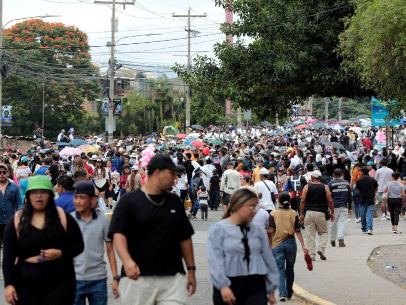 Imagen captada al finalizar los desfiles en Tegucigalpa.