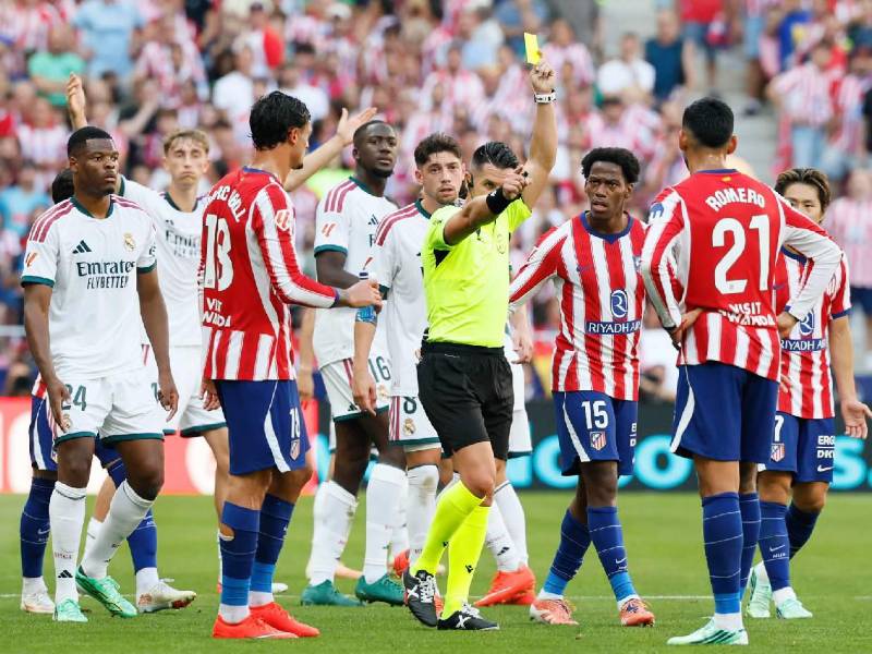 La Federación Española publicó los audios correspondientes a las dos jugadas que fueron revisadas en el monitor del VAR.