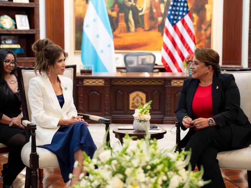En junio del presente año, la Secretaria de Seguridad Nacional de EE UU, Kristi Noem, se reunió con la presidenta Xiomara Castro en Tegucigalpa.