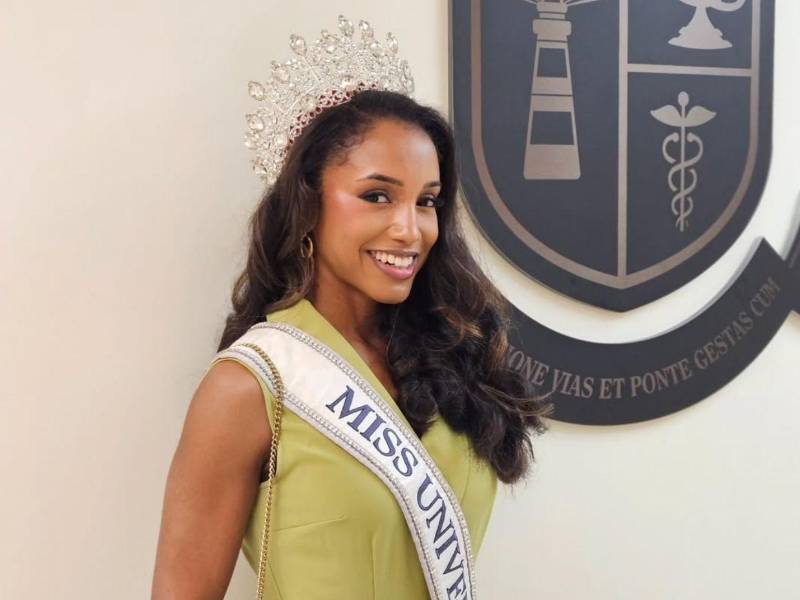 La participación de Gabrielle Henry en Miss Universo quedó abruptamente interrumpida después de un percance ocurrido durante la ronda preliminar de vestimenta de noche en Bangkok, donde el certamen reunió a las candidatas el 19 de noviembre. La representante de Jamaica, quien ejerce como médica, fue trasladada de urgencia a un centro hospitalario tras el incidente y continúa bajo monitoreo especializado.