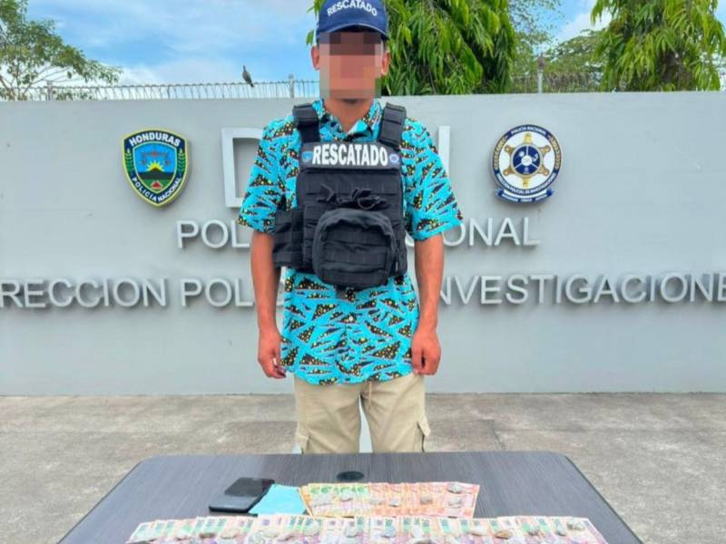 La Policía recuperó parte del dinero entregado por la familia y el comprobante del retiro realizado por el supuesto secuestrado.