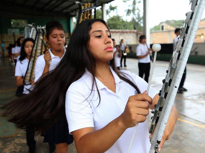 La banda marcial del Instituto Héctor Pineda Ugarte.