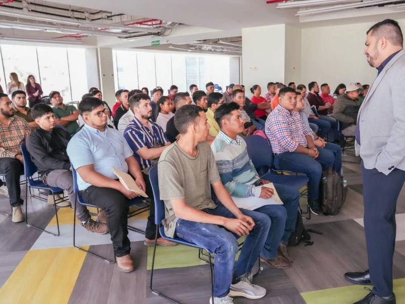 Los hondureños que se postularon, también fueron capacitados por la Secretaría de Trabajo.