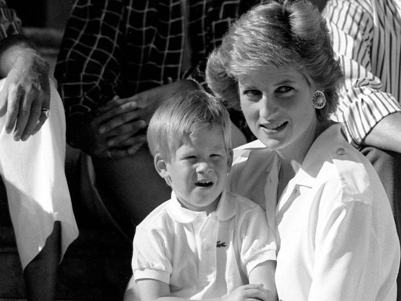 Una oportunidad única para escuchar de su propia boca los detalles más íntimos de su vida, sus amores y sus tensiones con la familia real británica.