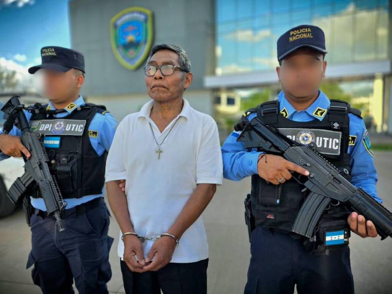 Don Héctor Tito Mendoza López fue capturado por agentes de la Dirección Policial de Investigaciones (DPI).