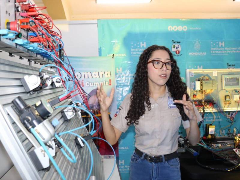 Egresados del Infop celebran la culminación de su formación técnica en 2025.