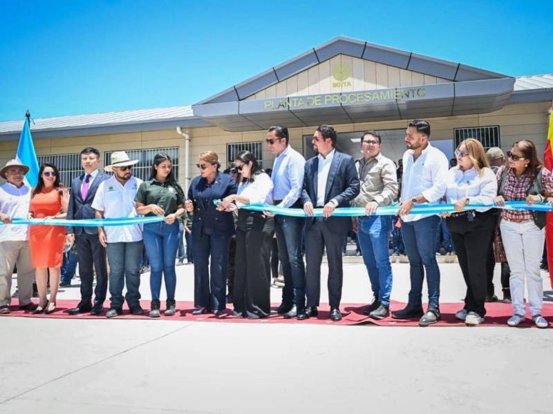 Con la inauguración de esta planta Castro impulsa futuro agrícola en Comayagua.