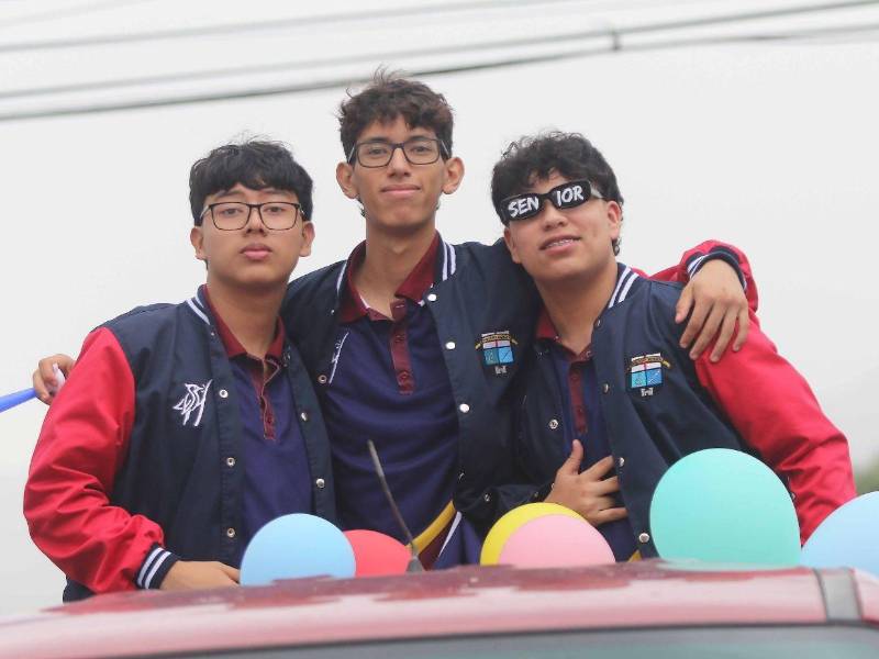 Al estilo Marvel: Así fue la Senior Entrance de los graduandos de England School