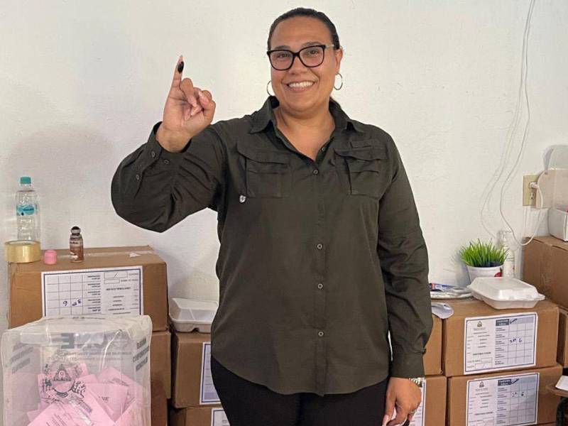 “La voluntad del pueblo ha sido expresada en las urnas. Ahora toca esperar la declaratoria oficial, pero los datos preliminares nos dan la victoria. Vamos a trabajar para sacar adelante la isla y fortalecer el turismo”, dijo Sheray Borden tras declararse ganadora.