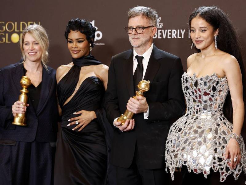 Sara Murphy, Teyana Taylor, Paul Thomas Anderson y Chase Infiniti en el Beverly Hilton Hotel, tras la ceremonia de los Globos de Oro.