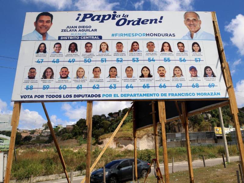 Una de los rótulos del movimiento de Nasry Asfura en el anillo periférico de la capital.