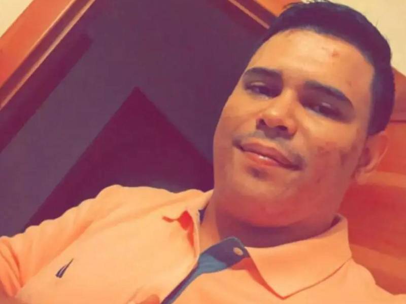 Gerzon Velasquez, ministro de Seguridad, hizo revelaciones en torno al caso de Dereck McNeil, testigo protegido en el caso de Angie Peña. El funcionario contó que McNeil no contaba con seguridad asignada. Esto dijo el titular de la Secretaría de Seguridad.