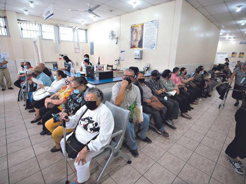 Los afiliados al Seguro Social constantemente mostraron su enojo por la falta de citas debido a la ausencia de algunos especialistas.