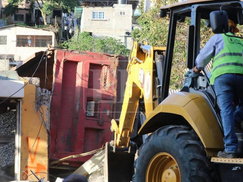 El quebrantamiento de la ley, al abusar de la velocidad, sobrepasar capacidad de carga o no contar con los respectivos permisos que garanticen un transporte seguro, sumado a la falta de operativos que regulen el cumplimiento, son el denominador común en los fatales accidentes que han estremecido a Honduras y han dejado luto en decenas de familias.