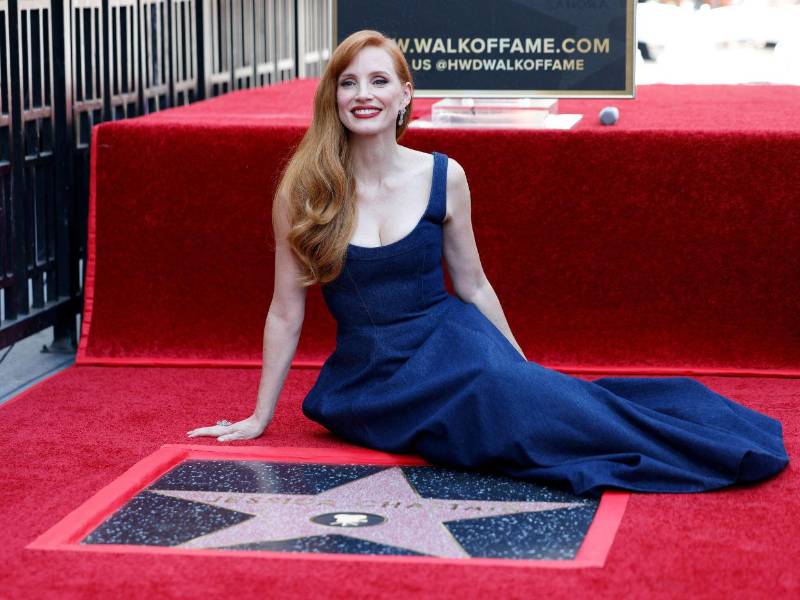 Chastain asiste a la ceremonia en la que se le otorgó una estrella en el Paseo de la Fama de Hollywood, en Los Ángeles, California.