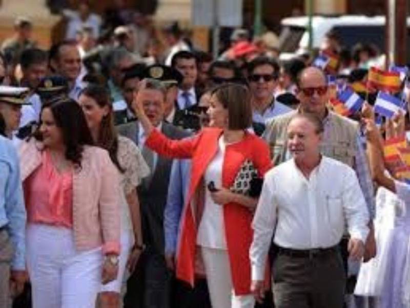 Junto a la Reina Leticia de España, quien visitó la ciudad de Comayagua en junio de 2015.