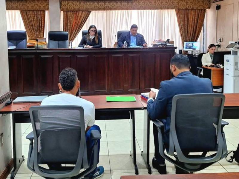 La decisión se tomó tras analizar pruebas enviadas por autoridades estadounidenses, que acusan al hondureño de violación en primer grado y otros delitos sexuales contra menores.