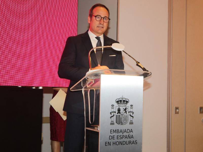 Embajador de España, Guillermo Escribano Manzano.