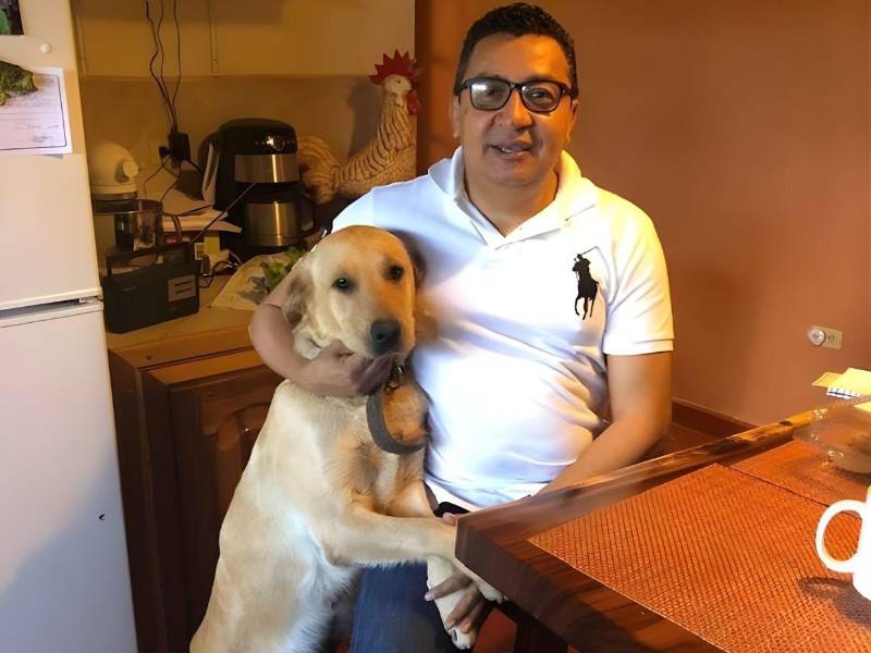 Su sencillez y humildad se perciben hasta en los gestos más pequeños, como el amor por los animales.