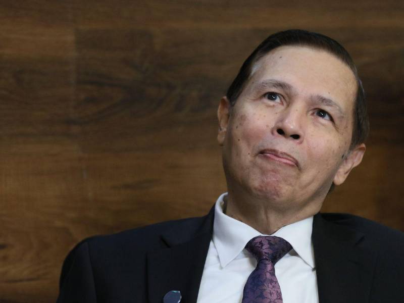 Al hablar de su madre, Mauricio contiene las lágrimas y su voz se entrecorta. Pero también sonríe. Sus ojos se llenan de un brillo especial, ese que aparece cuando un recuerdo duele y, al mismo tiempo, abraza.