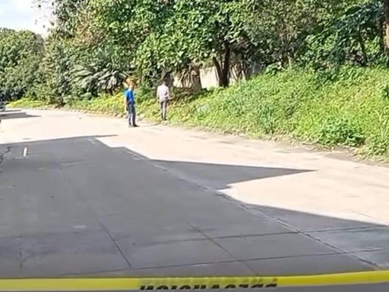 El cuerpo fue encontrado a la orilla de la 33 calle de la ciudad de San Pedro Sula.
